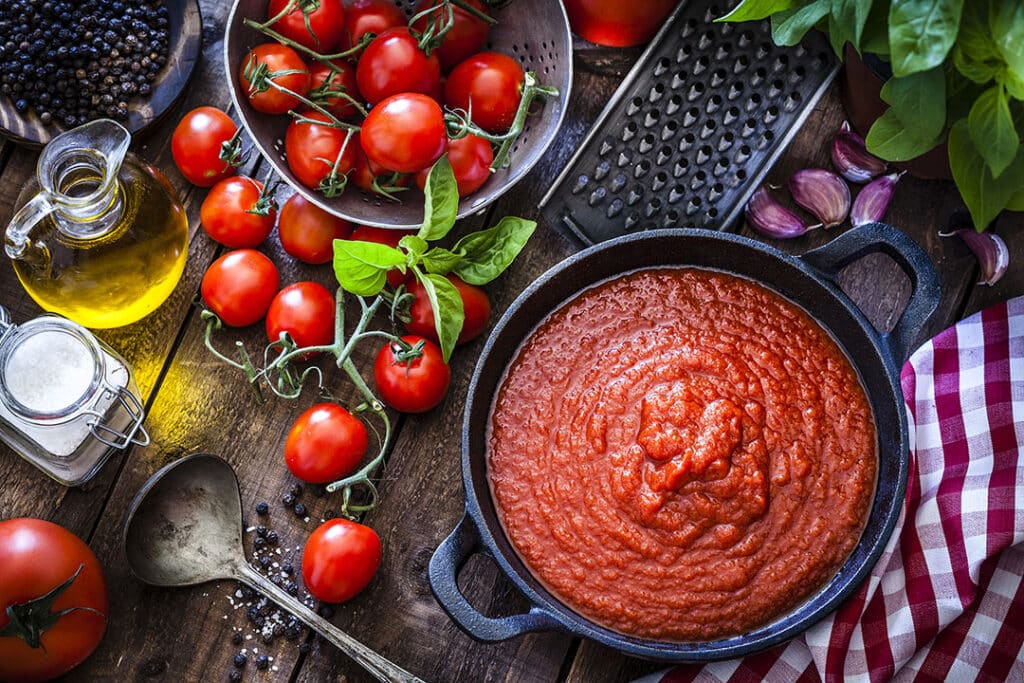 homemade marinara with fresh tomatoes