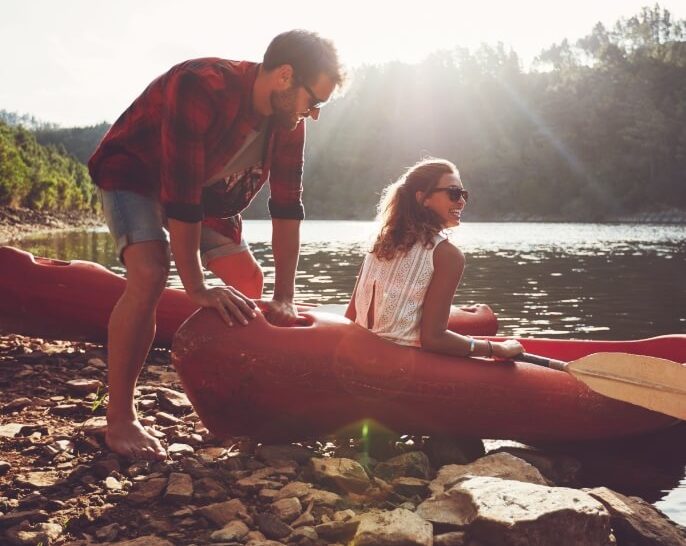 couple kayaking